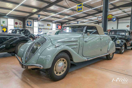 Photo d'une Peugeot Roadster 402 au musée automobile de l'Aunis