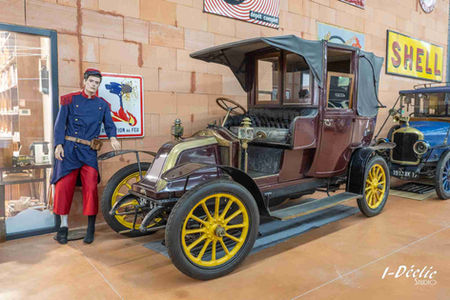Photo du taxi de la Marne au musée automobile de l'Aunis