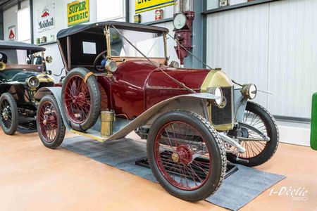 Photo d'une Zèbre type C au musée automobile de l'Aunis